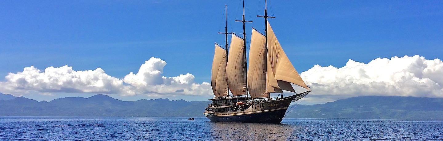 Le WAOW, Phinisi bateau de croisière plongée, navigue en Indonésie,Raja Ampat, Papouasie, Moluques, mer de Seram, Halmahera, Manado, Lembeh Strait et Alor