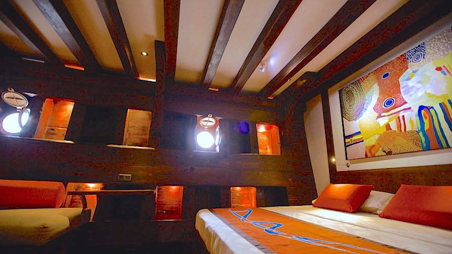 360° Double DELUXE cabin double aboard liveaboard MSY WAOW sailing for scuba diving in Indonesia