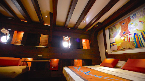 360° Double Le WAOW, bateau de croisière plongée luxe, navigue en Indonésie de Raja Ampat à Komodo. Cabine DELUXE double.