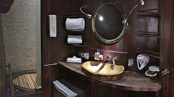 360° Bathroom SUPERIOR cabin bathroom aboard liveaboard MSY WAOW sailing for scuba diving in Indonesia