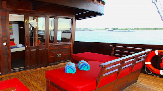 360° Lounge SUPERIOR cabin outdoor lounge aboard liveaboard MSY WAOW sailing for scuba diving in Indonesia