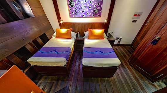 360° Twin-Share Cabine DELUXE Twin-share sur le WAOW, bateau de croisière plongée luxe, navigue en Indonésie de Raja Ampat à Komodo.