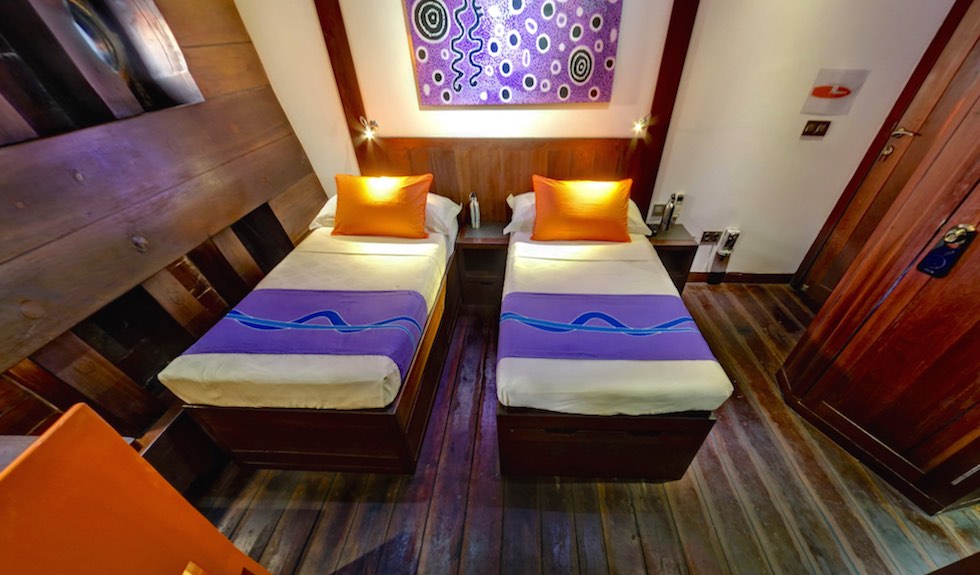 360° Twin-Share DELUXE cabin twin-share aboard liveaboard MSY WAOW sailing for scuba diving in Indonesia